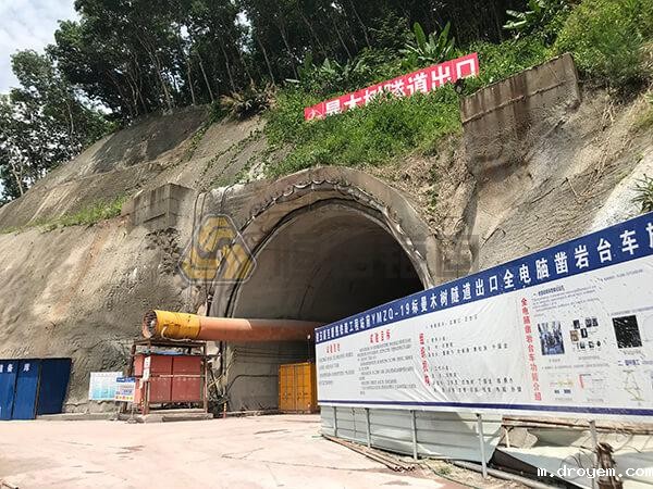 玉墨铁路曼木树隧道管棚超前支护项目