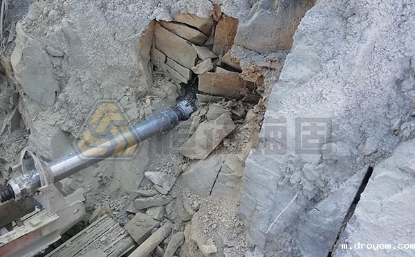 难成孔的破碎岩层 难成孔的破碎岩层