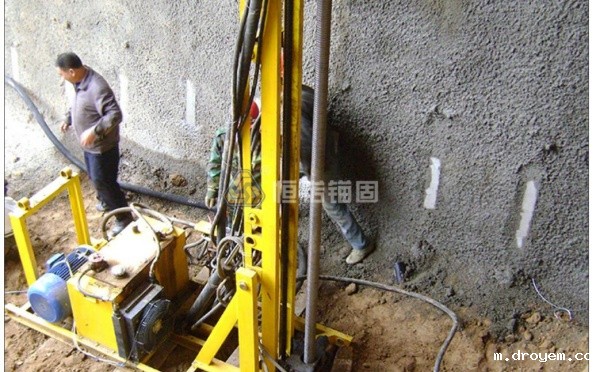 自钻式锚杆微型桩在边坡抗滑桩中的应用
