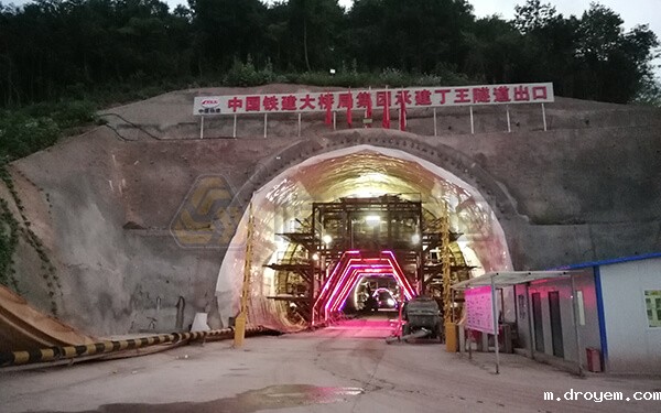张吉怀铁路丁王隧道自钻式管棚支护项目 张吉怀铁路丁王隧道自钻式管棚支护项目