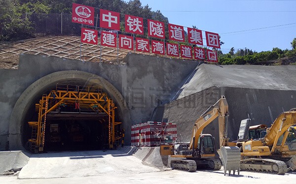 郑万高铁向家湾隧道自钻式管棚支护项目 郑万高铁向家湾隧道自钻式管棚支护项目