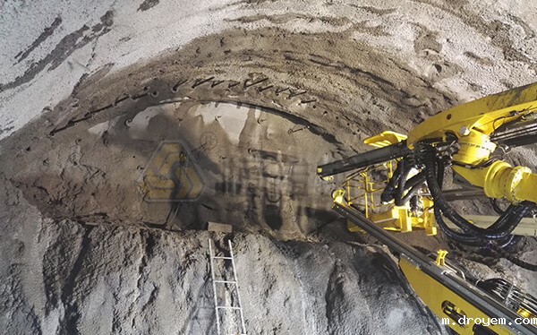 巴东隧道自钻式管棚超前支护 巴东隧道自钻式管棚超前支护