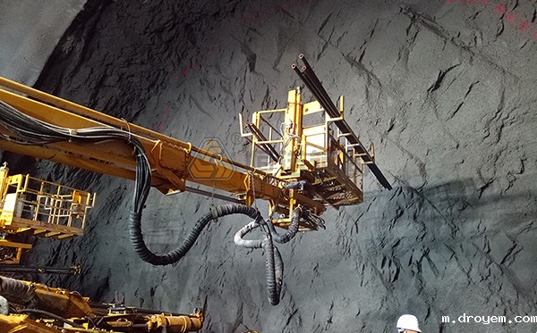 自钻式锚杆钻进安装